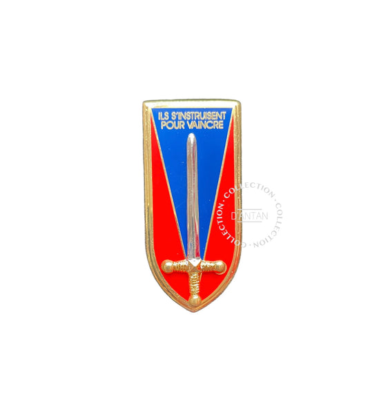 Insigne/Badge/Pucelle Militaire Français ESM École Spéciale Militaire de Saint Cyr Arthus Bertrand Édition Atlas.